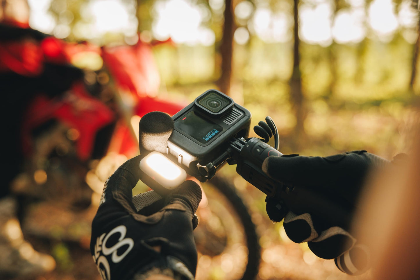 GoPro HERO13 Black Creator Edition – inkl. Volta Griff, Media Mod, Light Mod, Enduro-Akku, Magnethalterung & Tragetasche